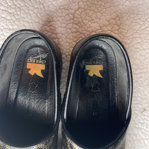 Dansko snakeskin print clogs Size 10 Clogs (41) - Picture 12 of 14